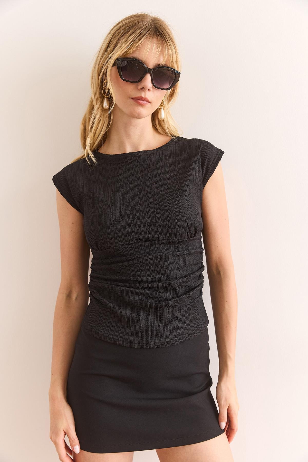 Drape Detaylı Crop Bürümcük Bluz Siyah