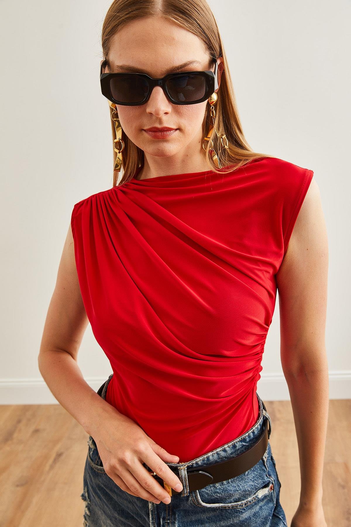 Drape Detaylı Dökümlü Bluz Kırmızı