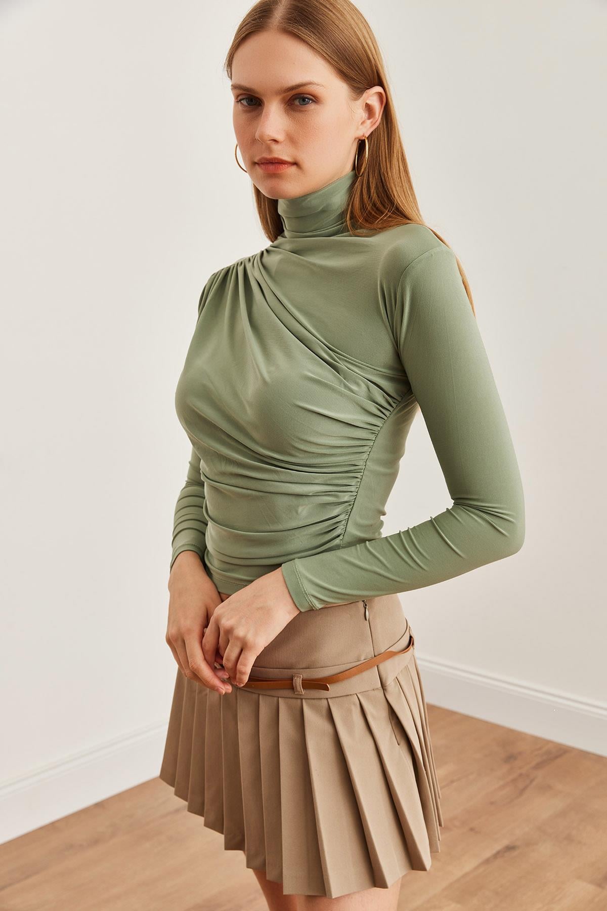 Drape Detaylı Dökümlü Şık Bluz Çağla Yeşili