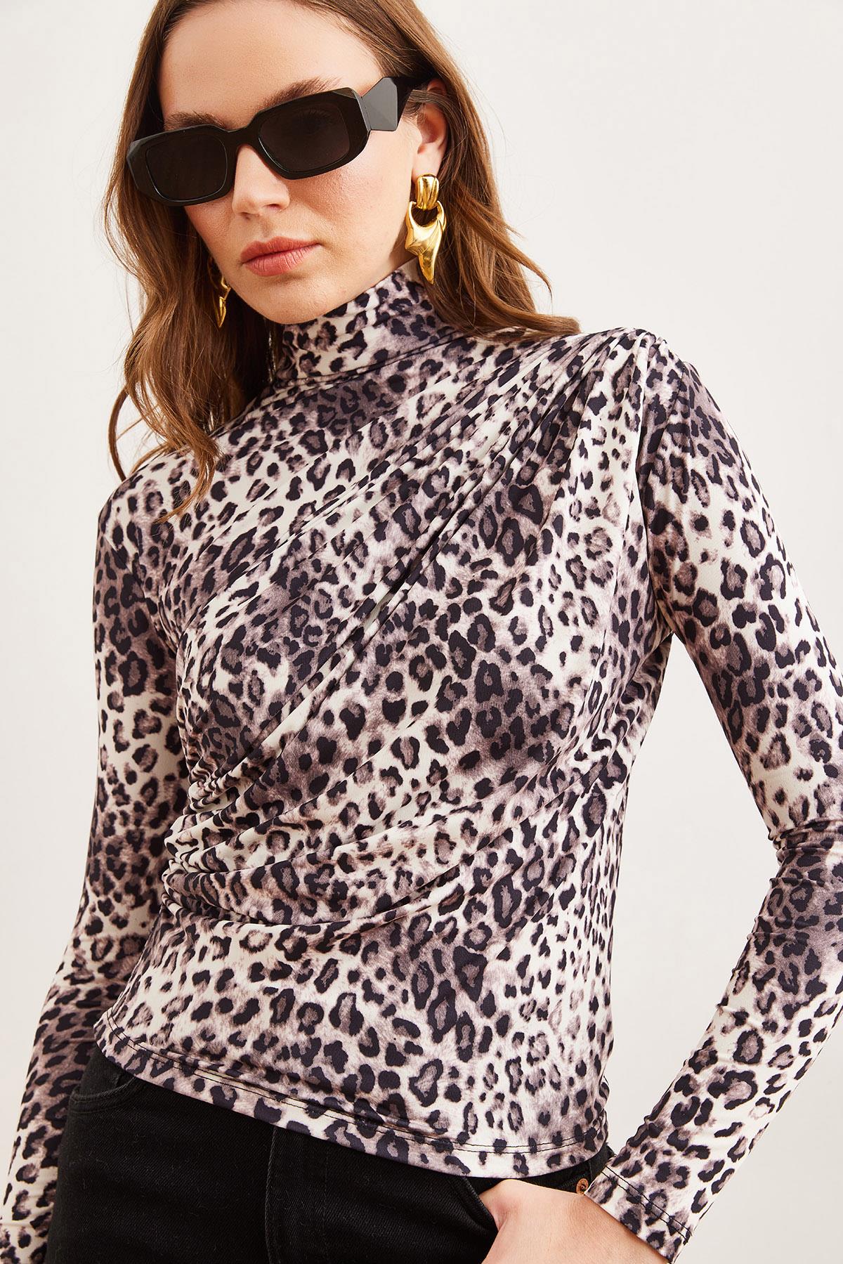 Drape Detaylı Dökümlü Şık Bluz Ekru Leopar