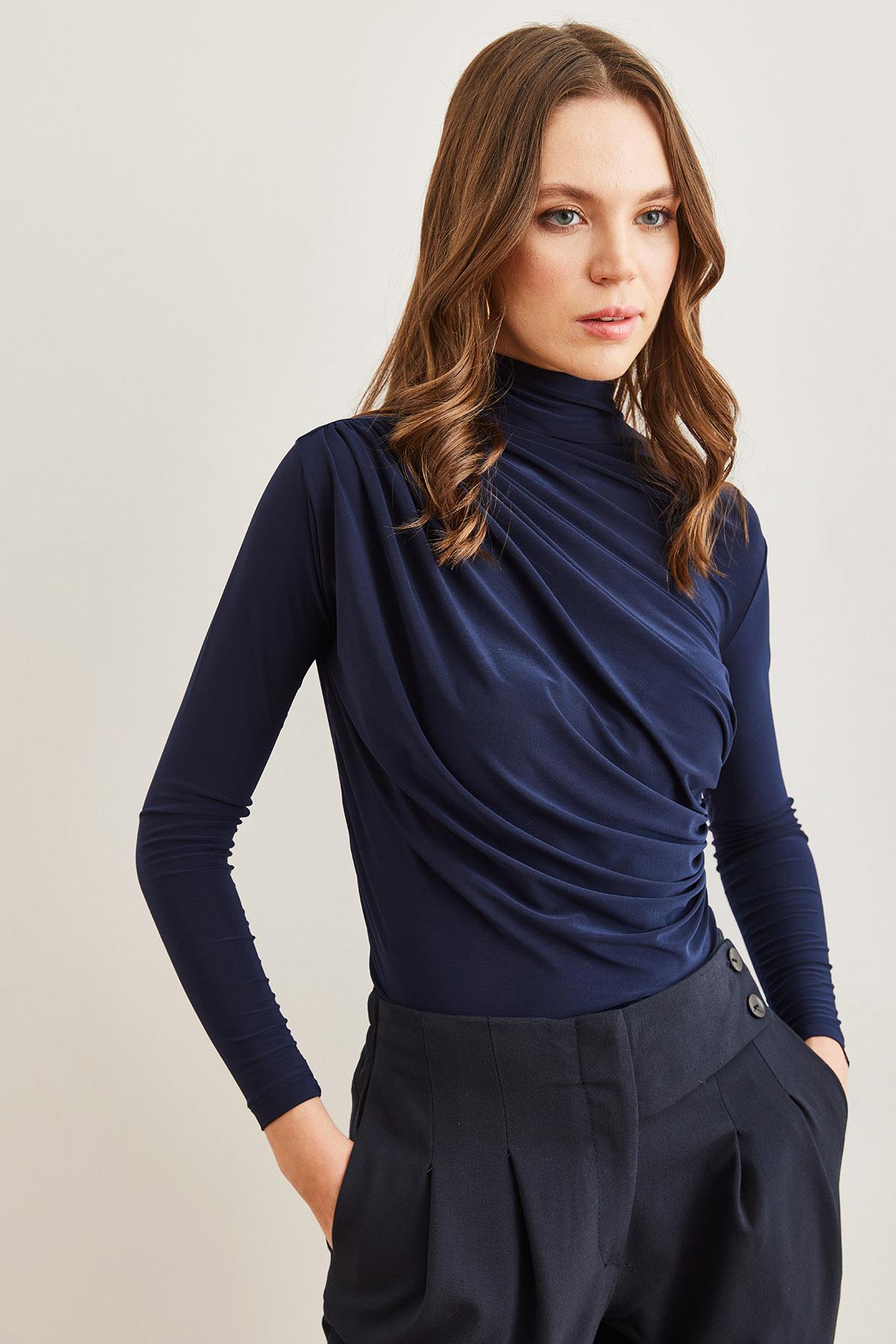 Drape Detaylı Dökümlü Şık Bluz Lacivert