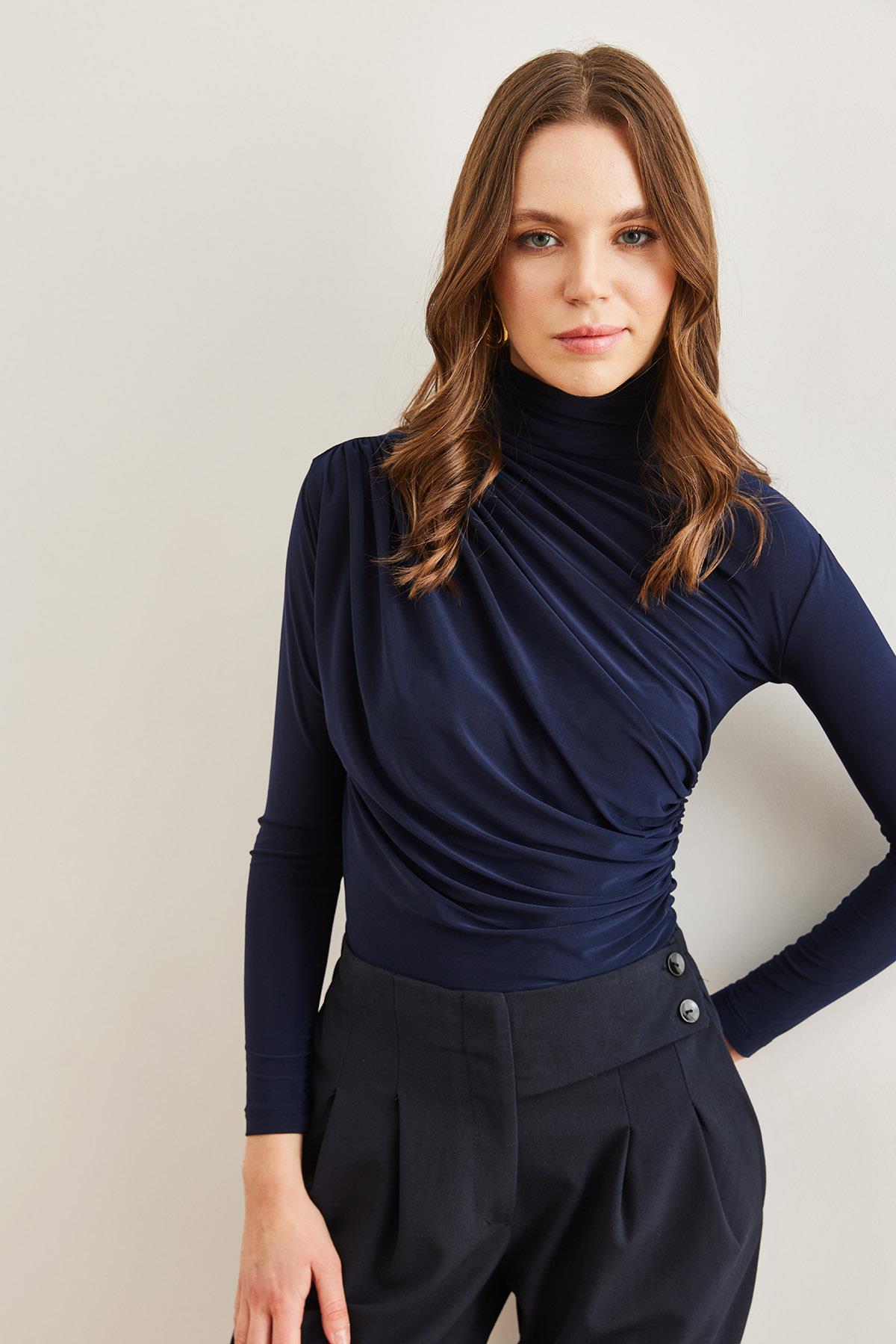 Drape Detaylı Dökümlü Şık Bluz Lacivert