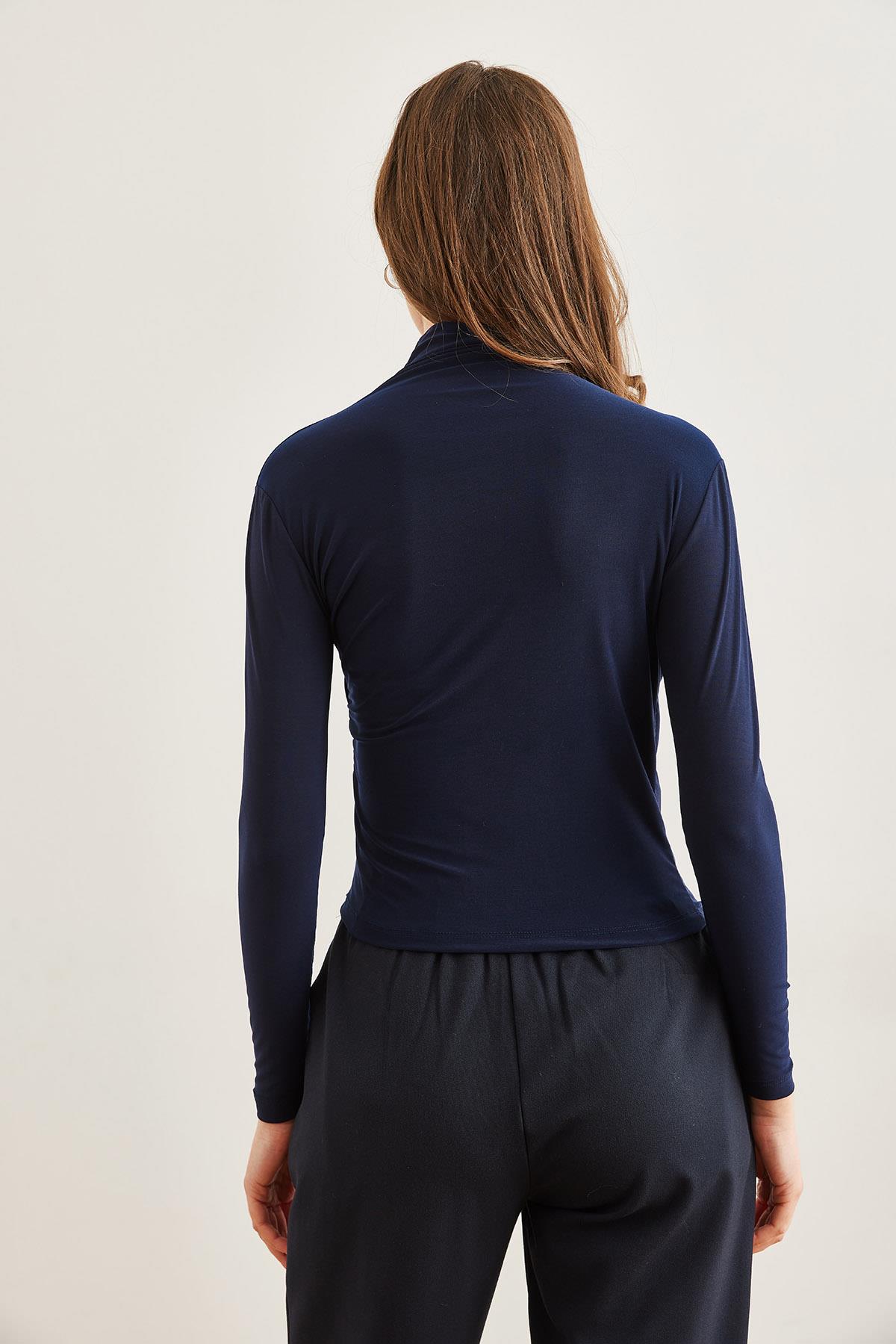Drape Detaylı Dökümlü Şık Bluz Lacivert