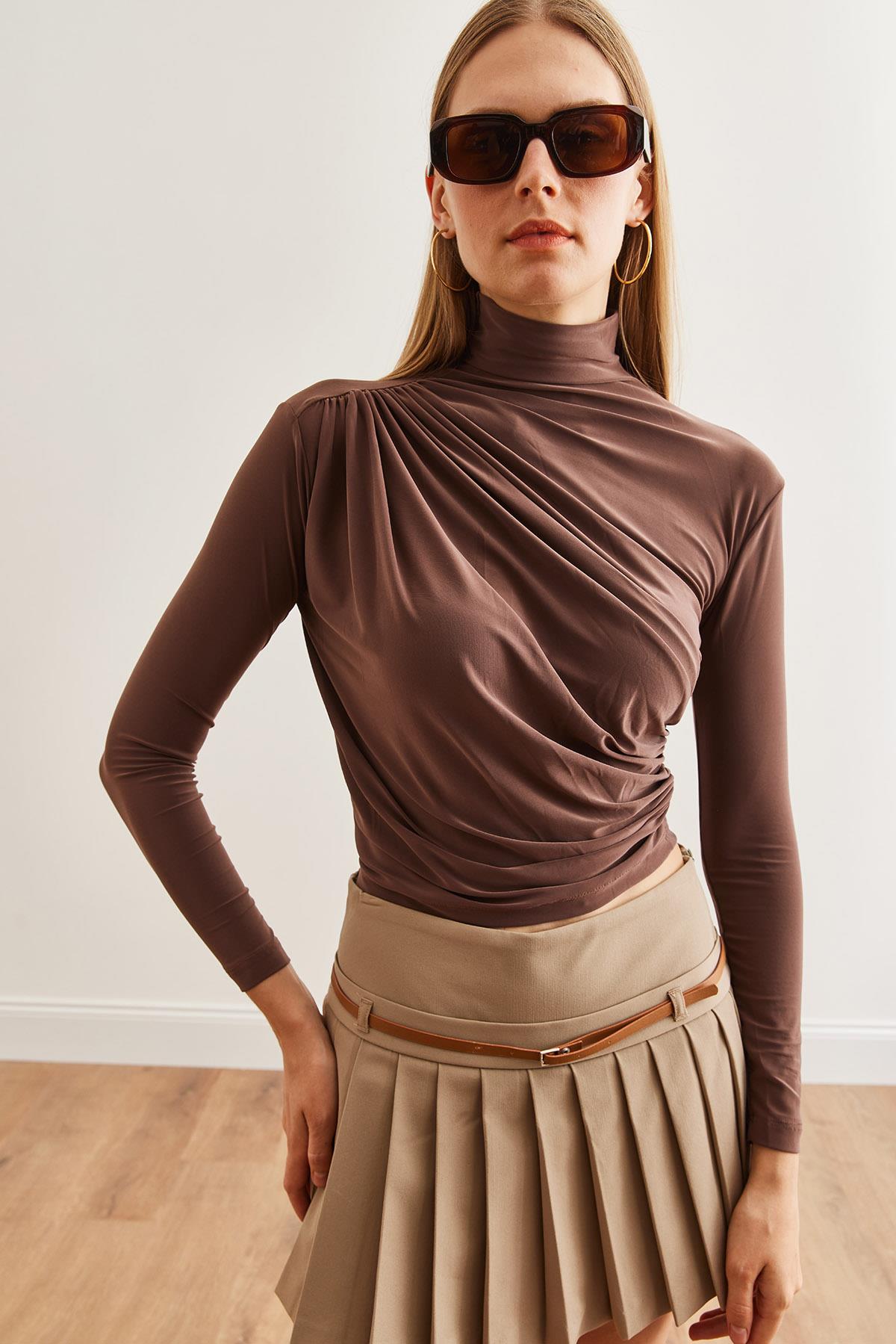 Drape Detaylı Dökümlü Şık Bluz Vizon