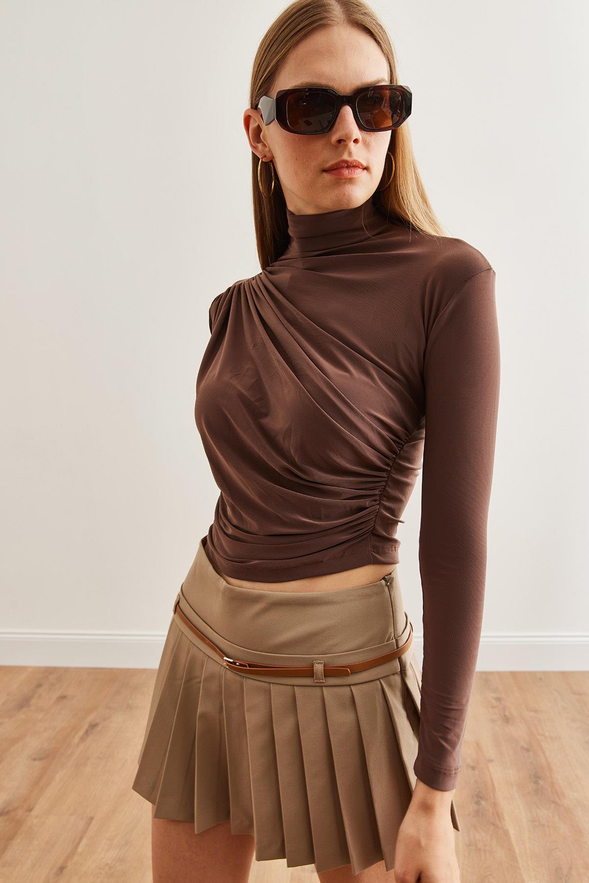 Drape Detaylı Dökümlü Şık Bluz Vizon