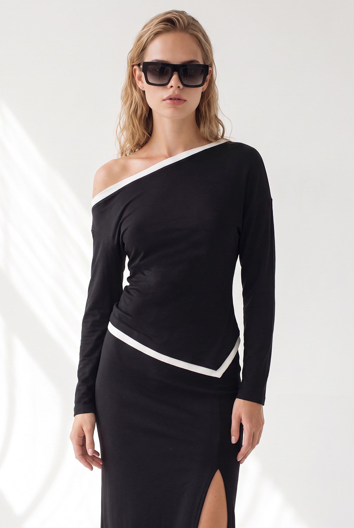 Drape Detaylı Kayık Yaka Asimetrik Bluz Siyah