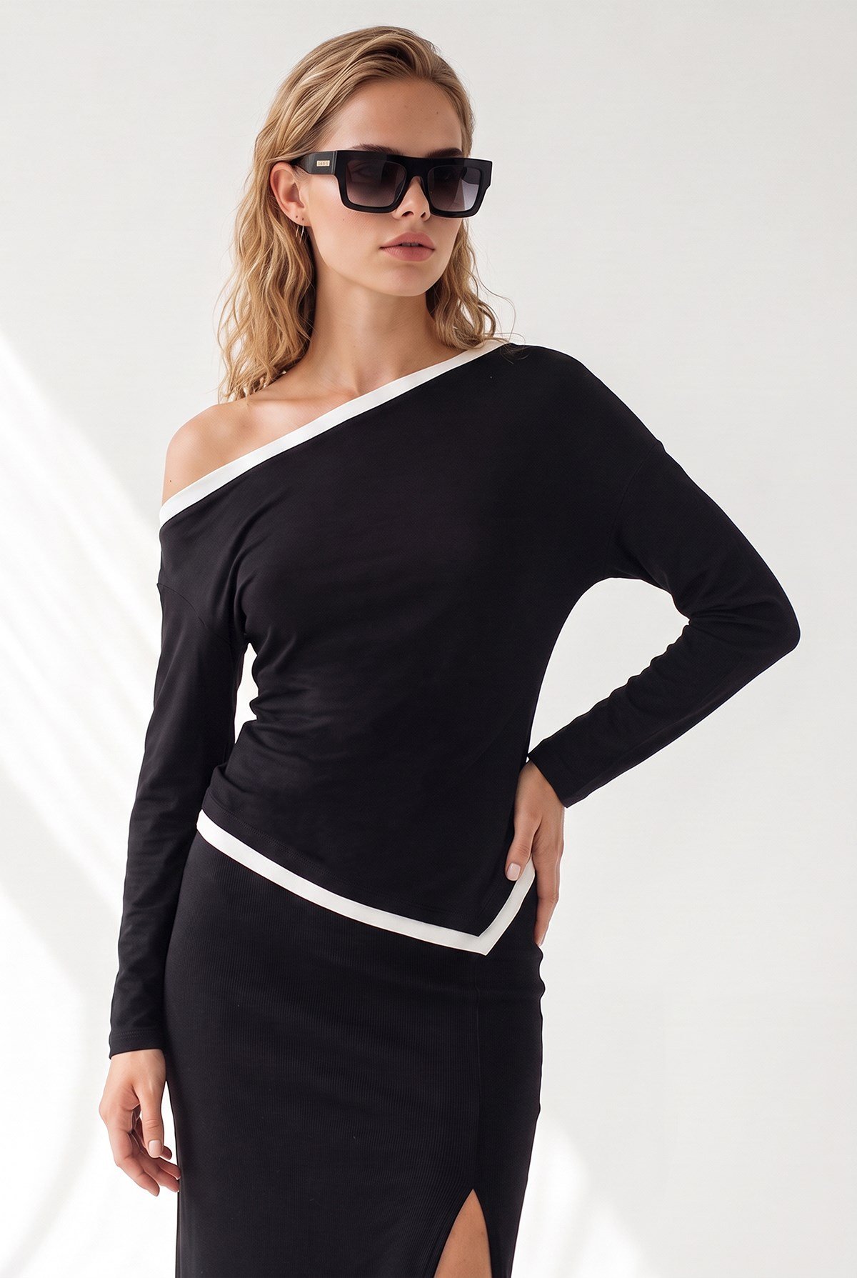 Drape Detaylı Kayık Yaka Asimetrik Bluz Siyah