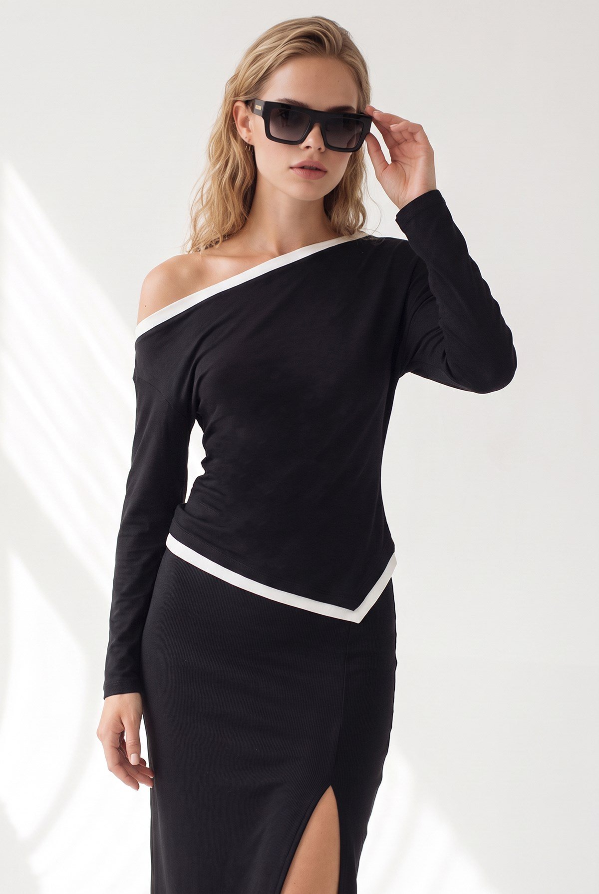 Drape Detaylı Kayık Yaka Asimetrik Bluz Siyah