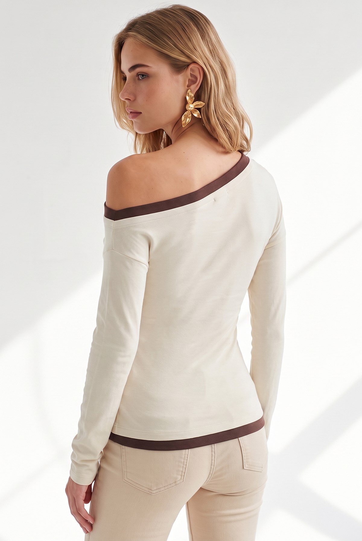 Drape Detaylı Kayık Yaka Asimetrik Bluz Bej
