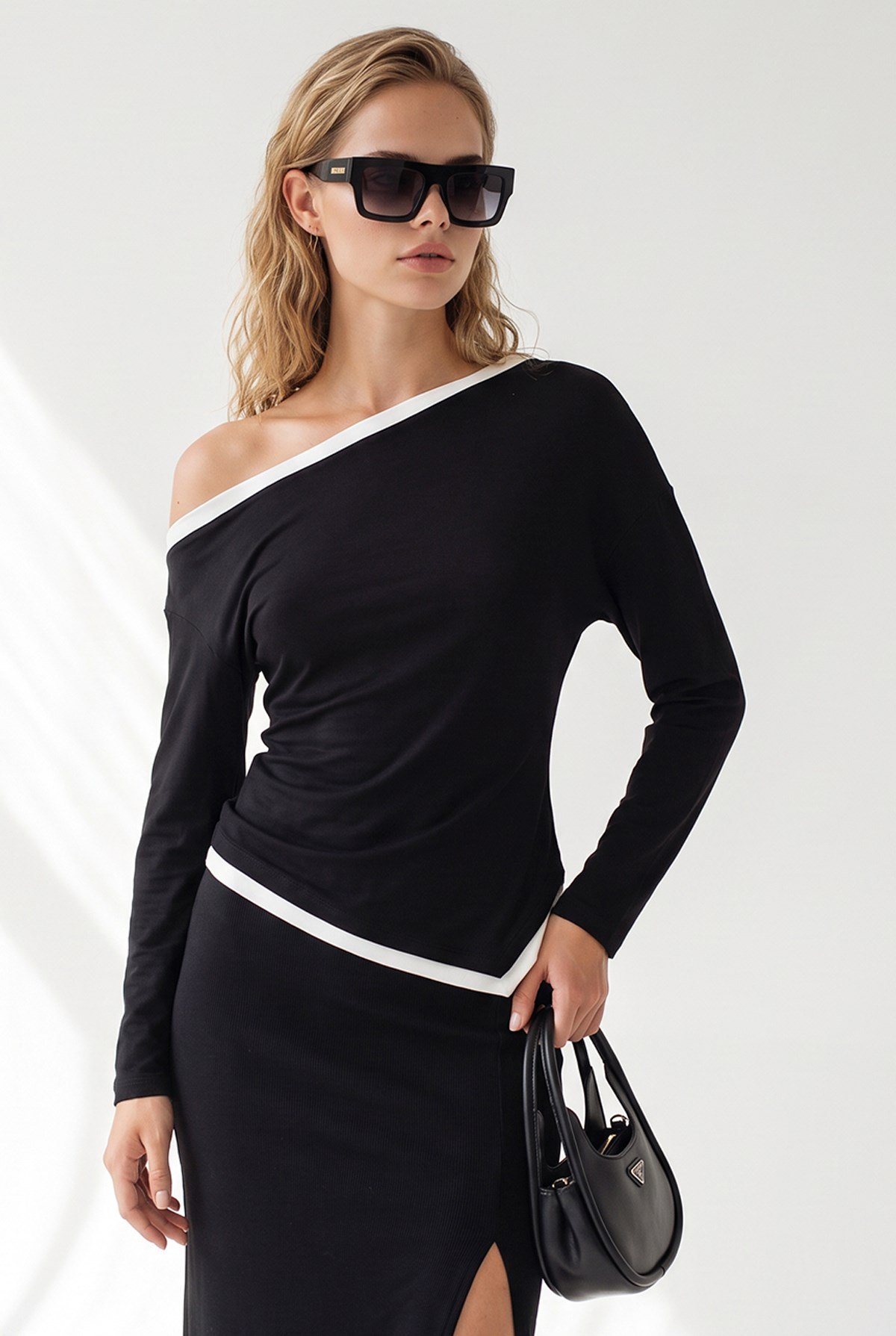 Drape Detaylı Kayık Yaka Asimetrik Bluz Siyah