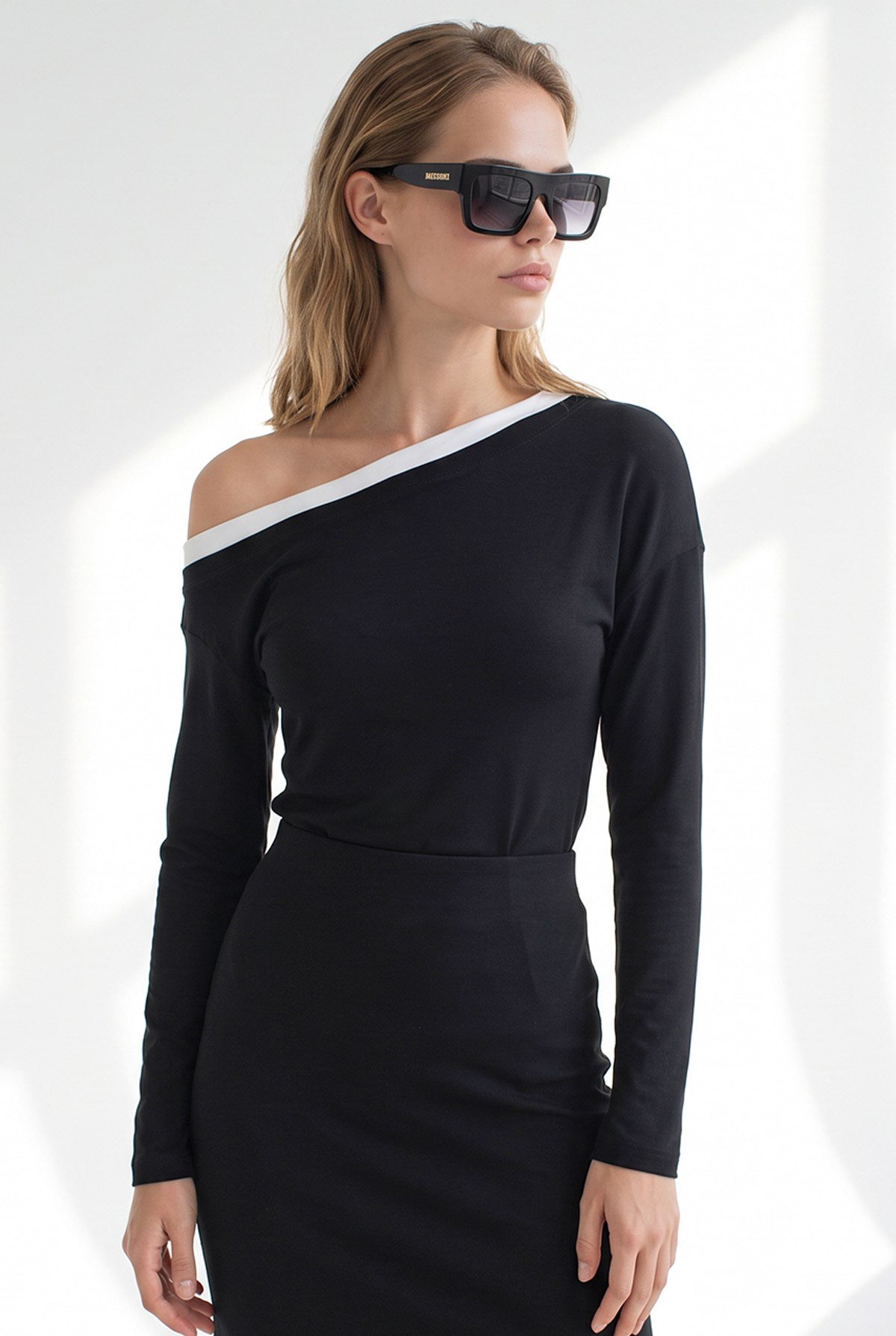 Drape Detaylı Kayık Yaka Asimetrik Bluz Siyah