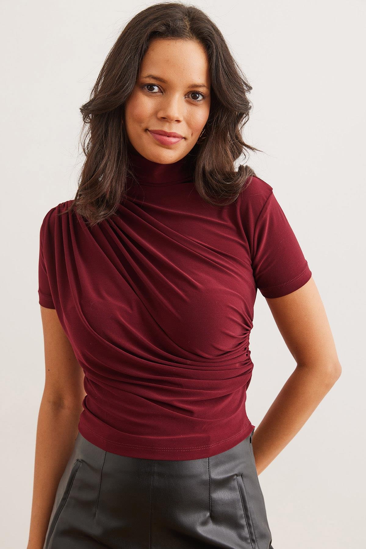 Drape Detaylı Kısa Kollu Dökümlü Bluz Bordo