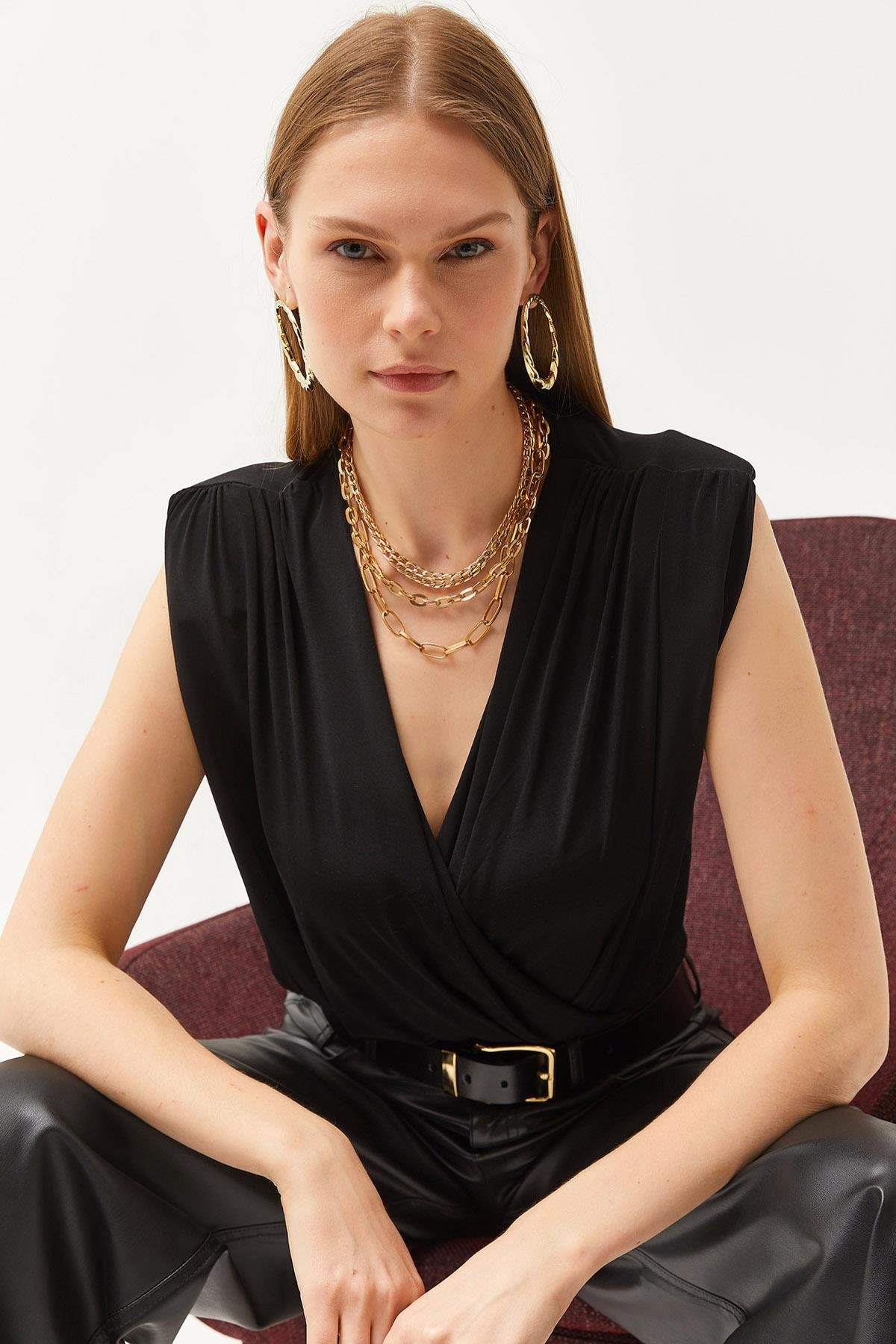 Drape Detaylı Kruvaze Yaka Altı Çıtçıtlı Bodysuit Siyah