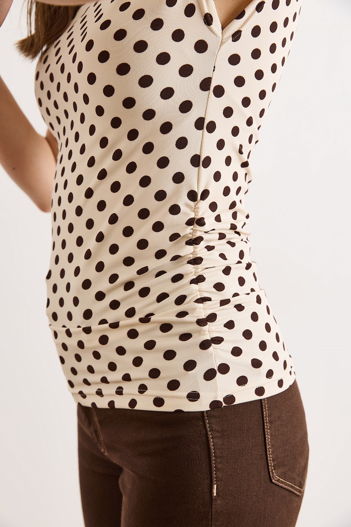 Drape Detaylı Puantiye Bluz Krem