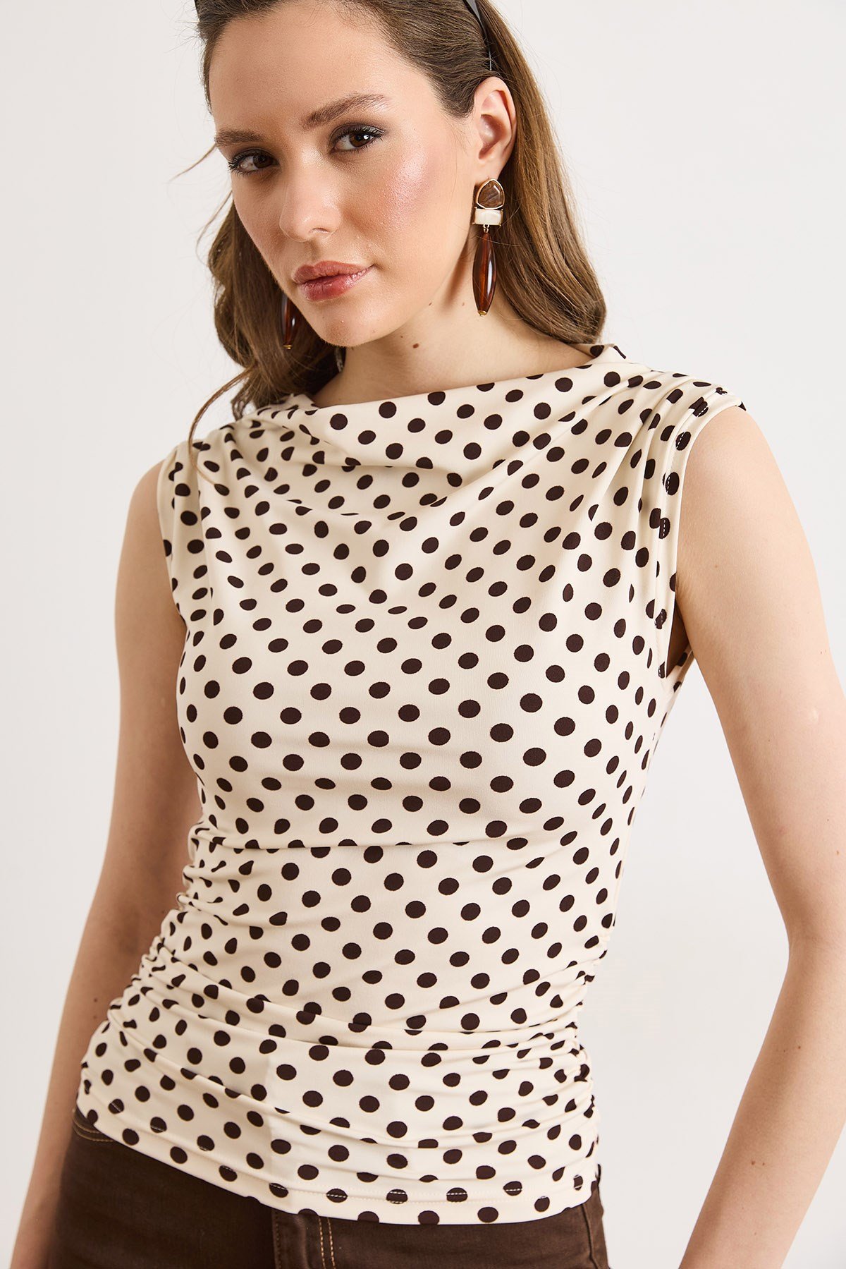 Drape Detaylı Puantiye Bluz Krem