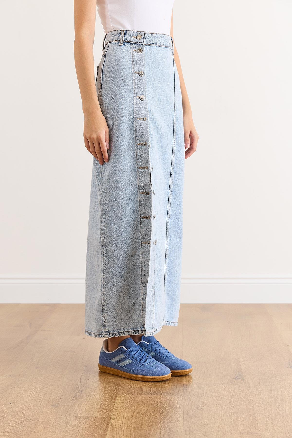Düğme Detaylı Uzun Denim Etek Açık Mavi