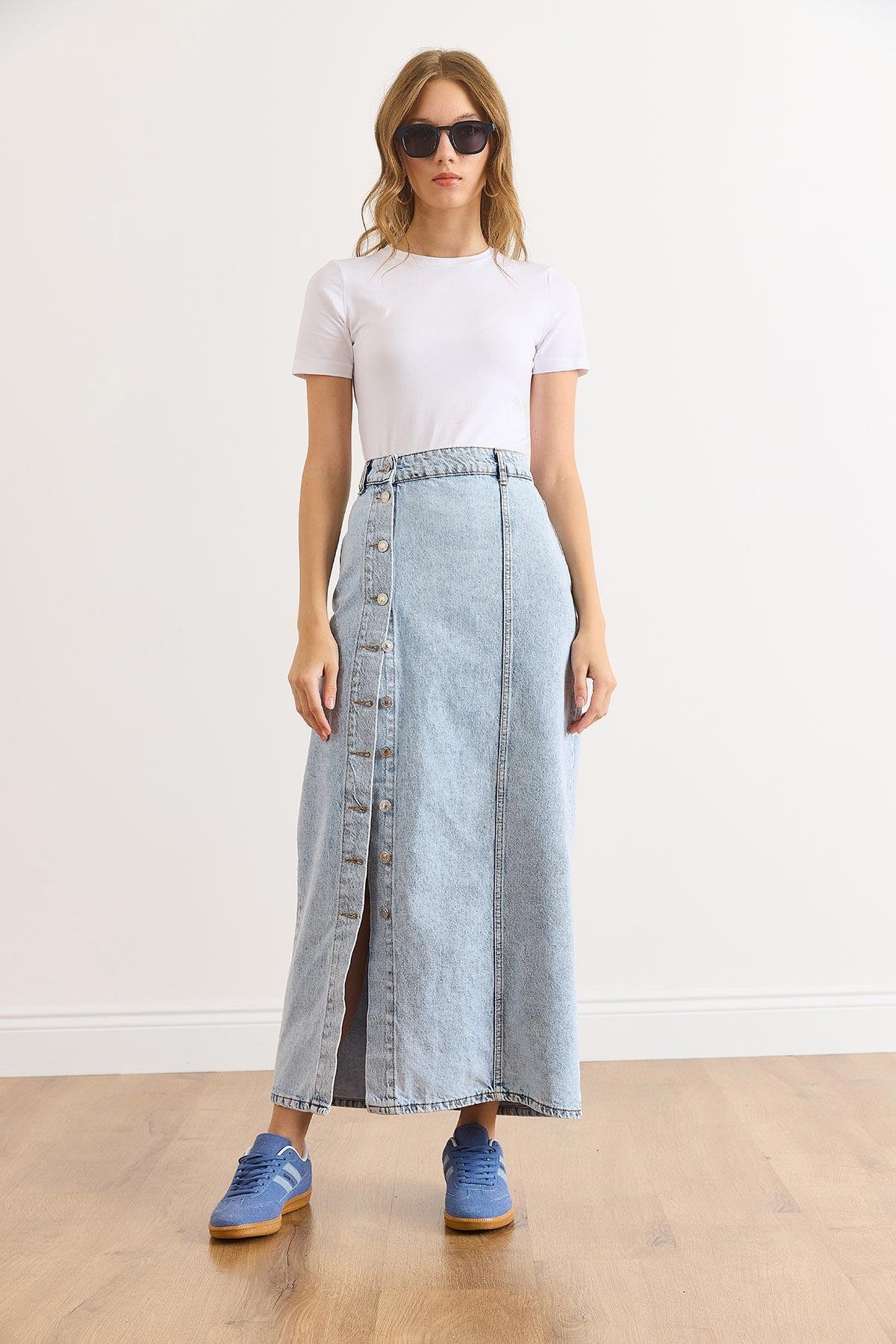 Düğme Detaylı Uzun Denim Etek Açık Mavi