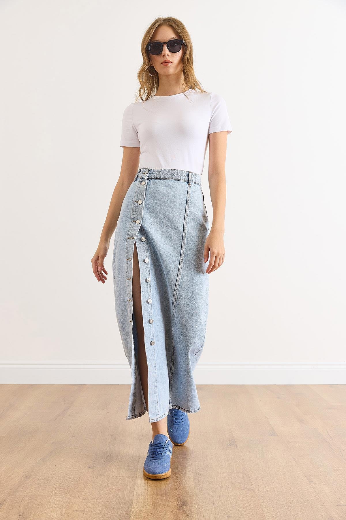 Düğme Detaylı Uzun Denim Etek Açık Mavi