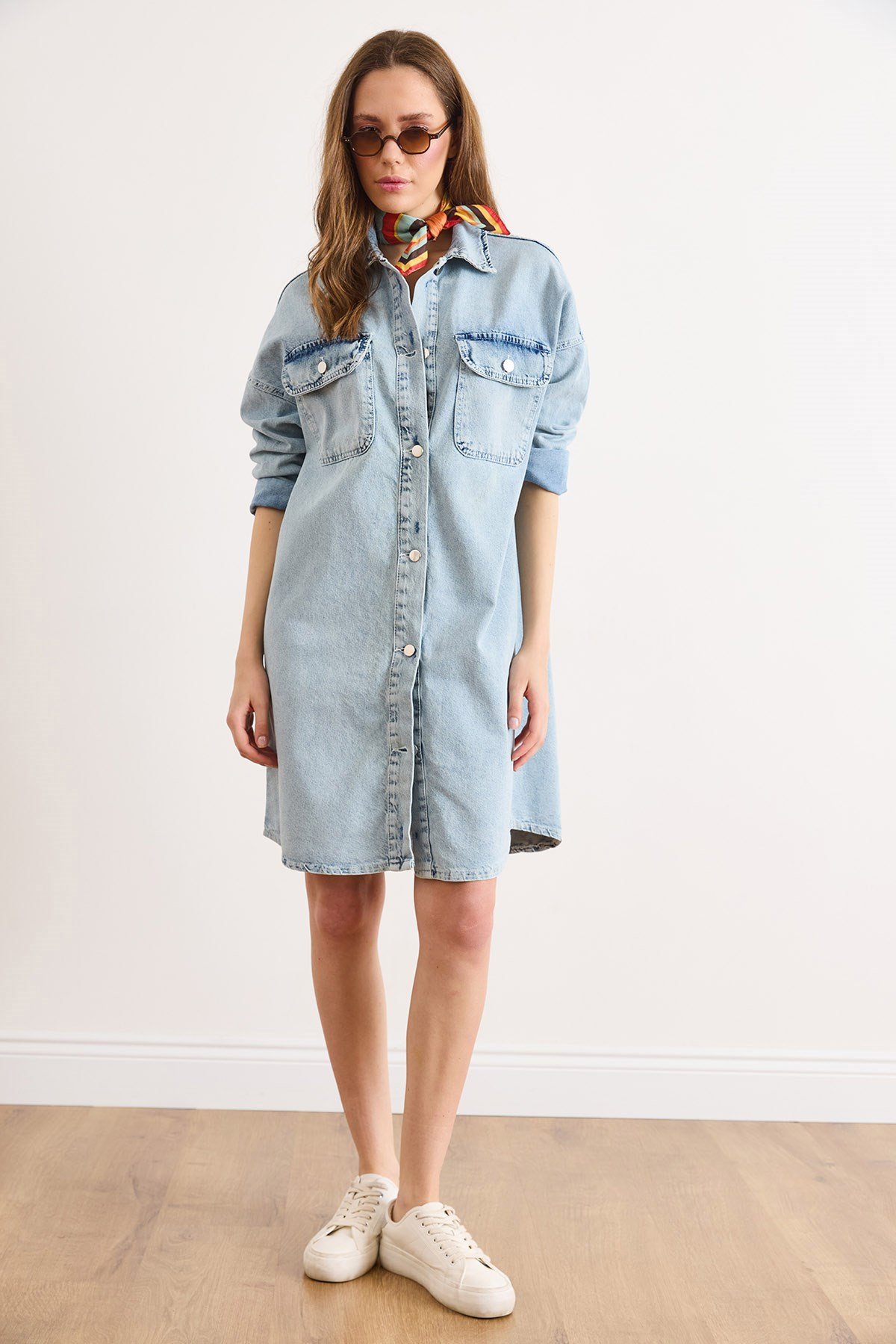 Düğmeli Cep Detaylı Oversize Yıkanmış Denim Tunik Elbise Açık Mavi