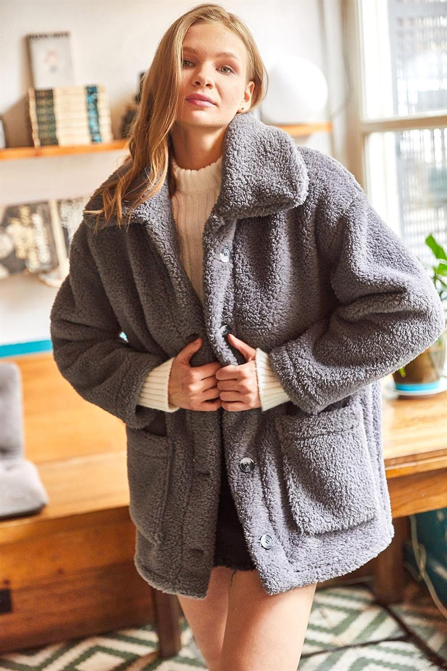 Düğmeli Cepli Astarsız Oversize Peluş Ceket Gri