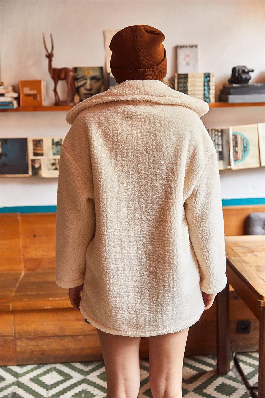 Düğmeli Cepli Astarsız Oversize Peluş Ceket Ekru