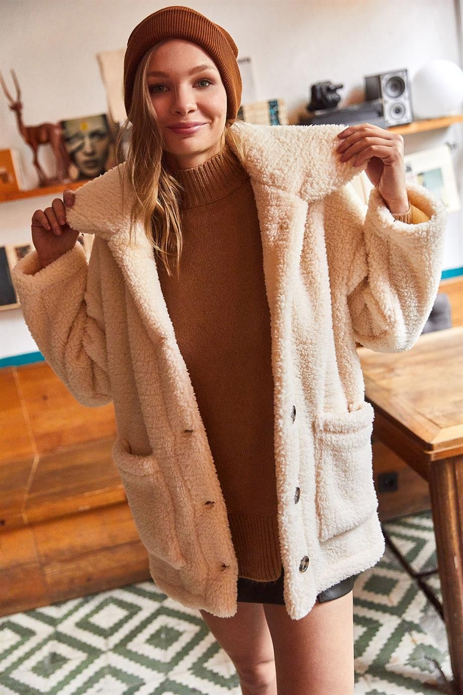 Düğmeli Cepli Astarsız Oversize Peluş Ceket Ekru