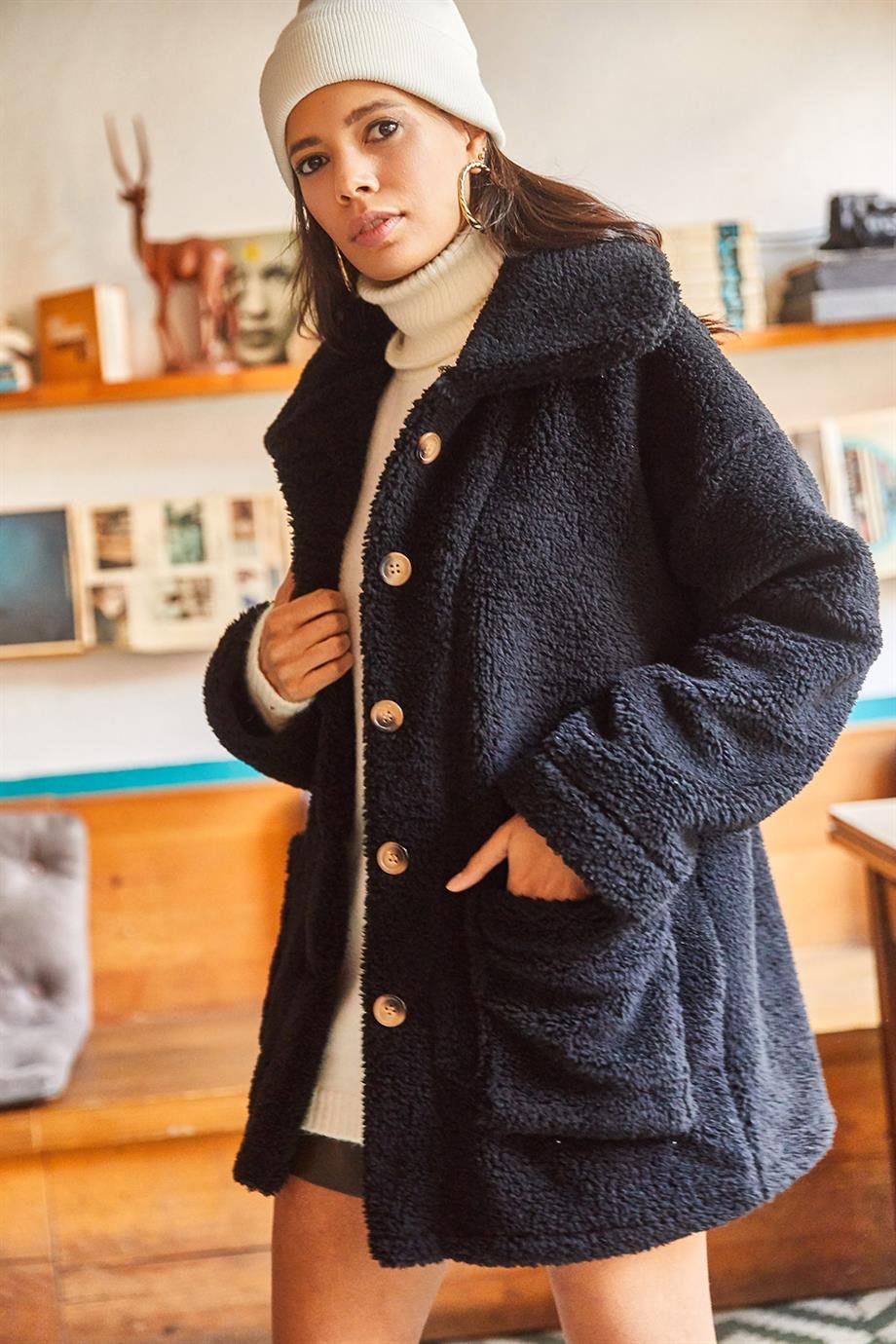 Düğmeli Cepli Astarsız Oversize Peluş Ceket Siyah