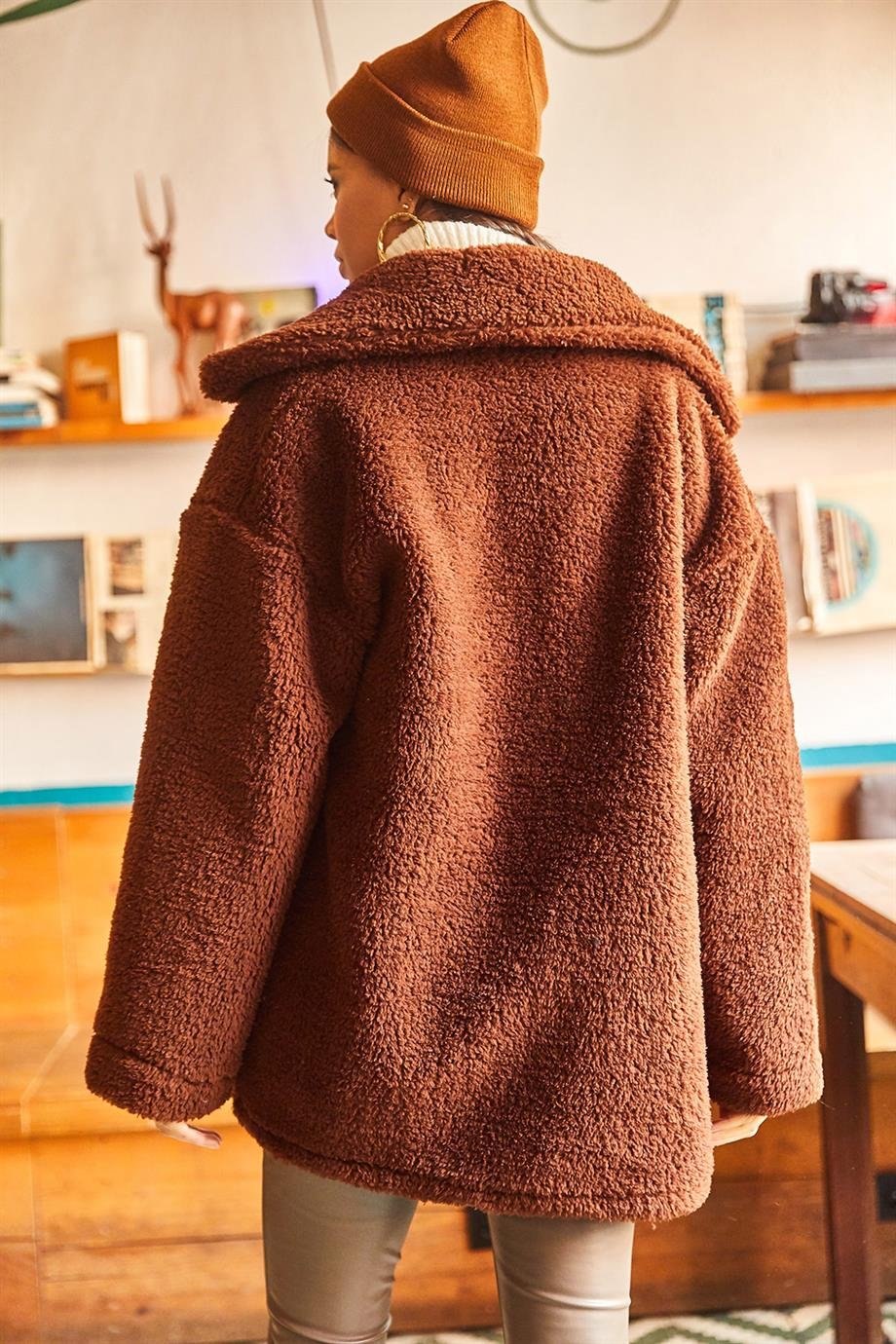 Düğmeli Cepli Astarsız Oversize Peluş Ceket Acı Kahve