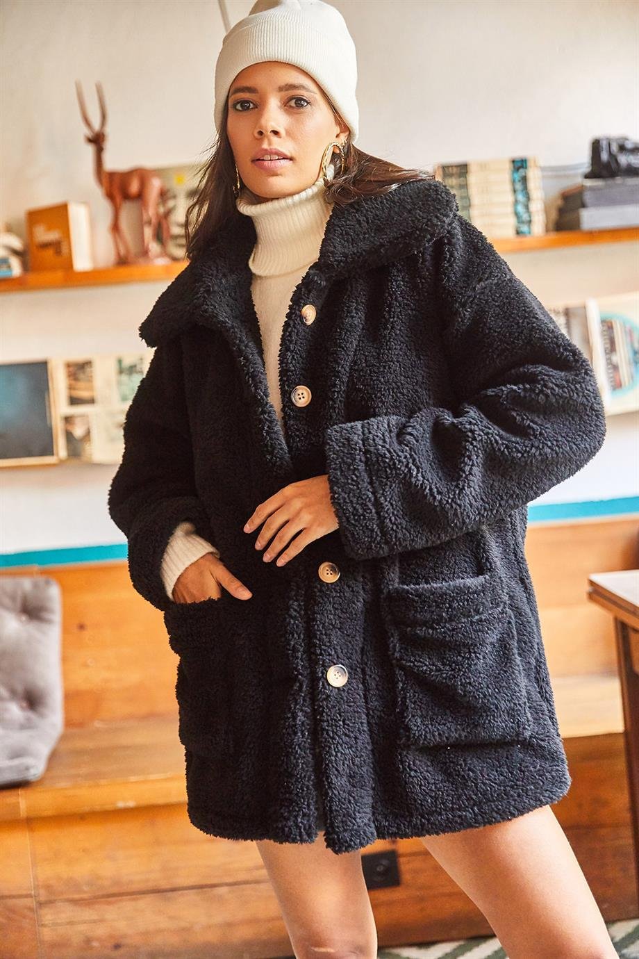 Düğmeli Cepli Astarsız Oversize Peluş Ceket Siyah