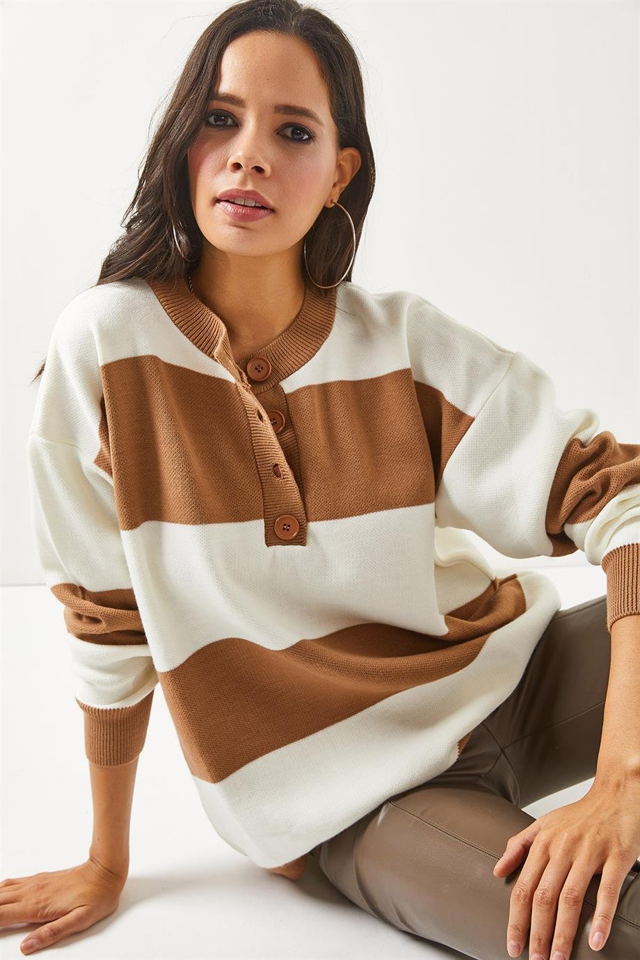 Düğmeli Çizgili Oversize Triko Kazak Camel