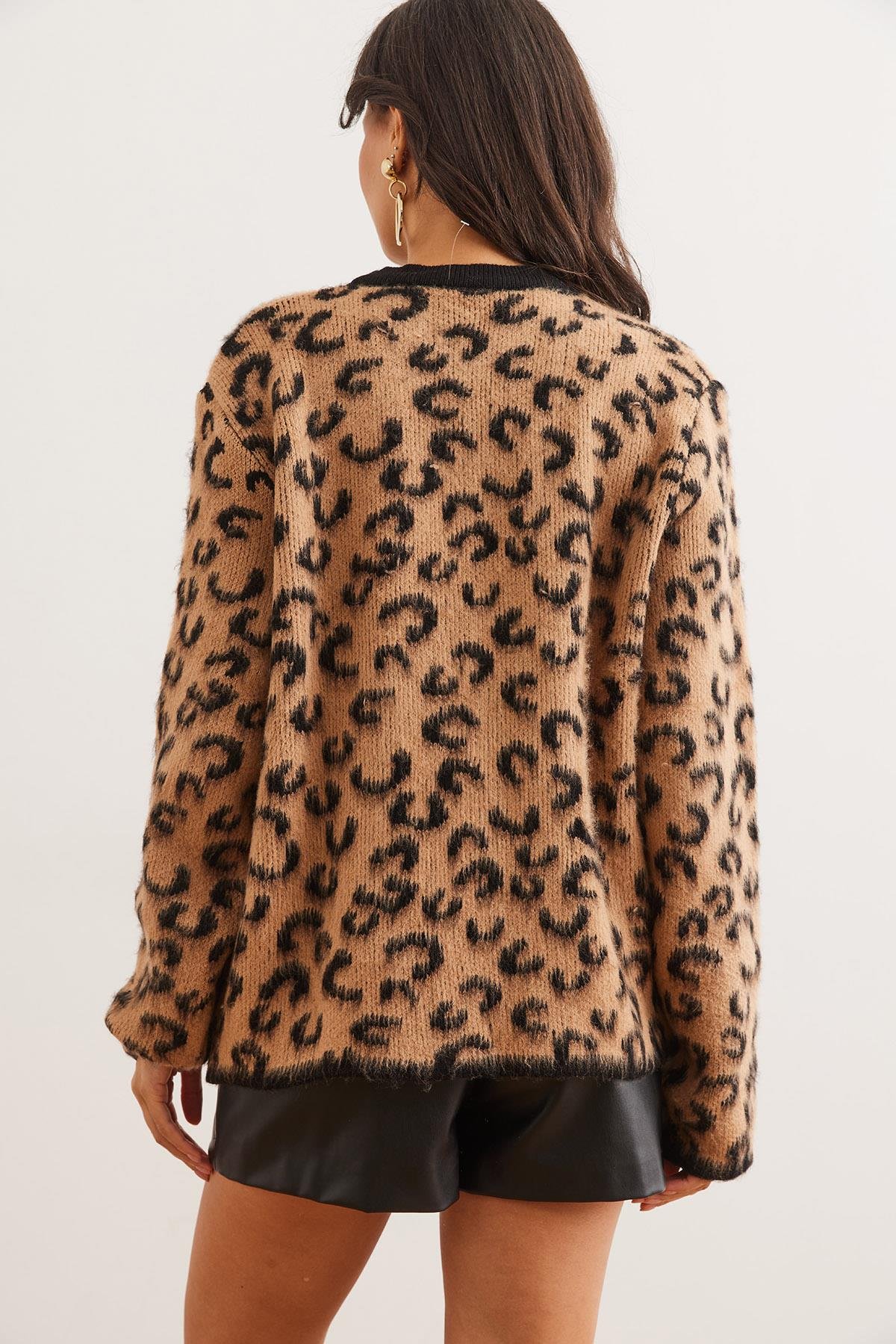 Düğmeli Şardonlu Salaş Leopar Hırka Camel