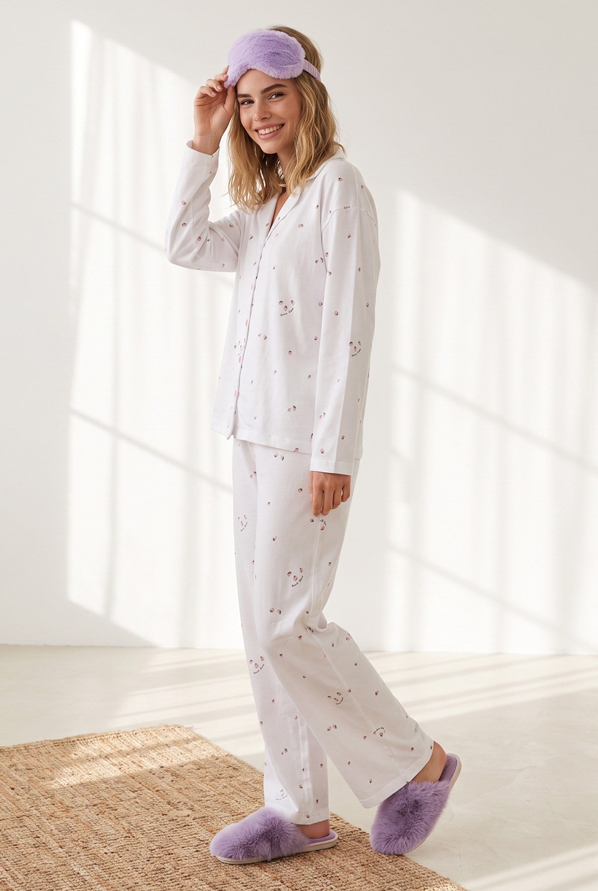 Düğmeli Uzun Kollu %100 Pamuk Pijama Takımı Çilek Beyaz