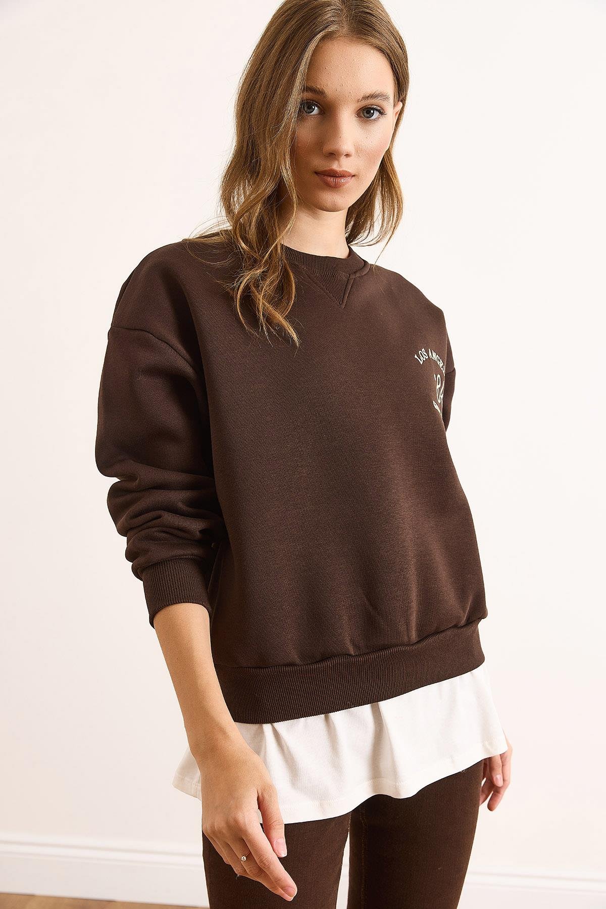 Eteği Garnili Yaka Detaylı Şardonlu Kalın Sweatshirt Kahverengi