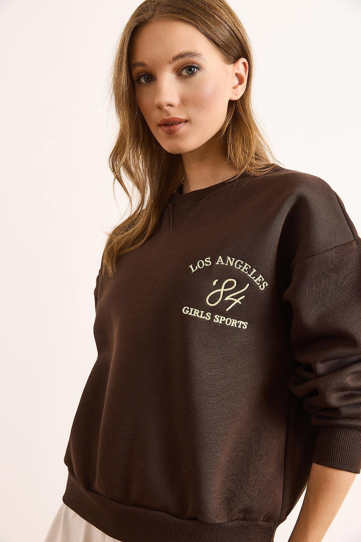 Eteği Garnili Yaka Detaylı Şardonlu Kalın Sweatshirt Kahverengi