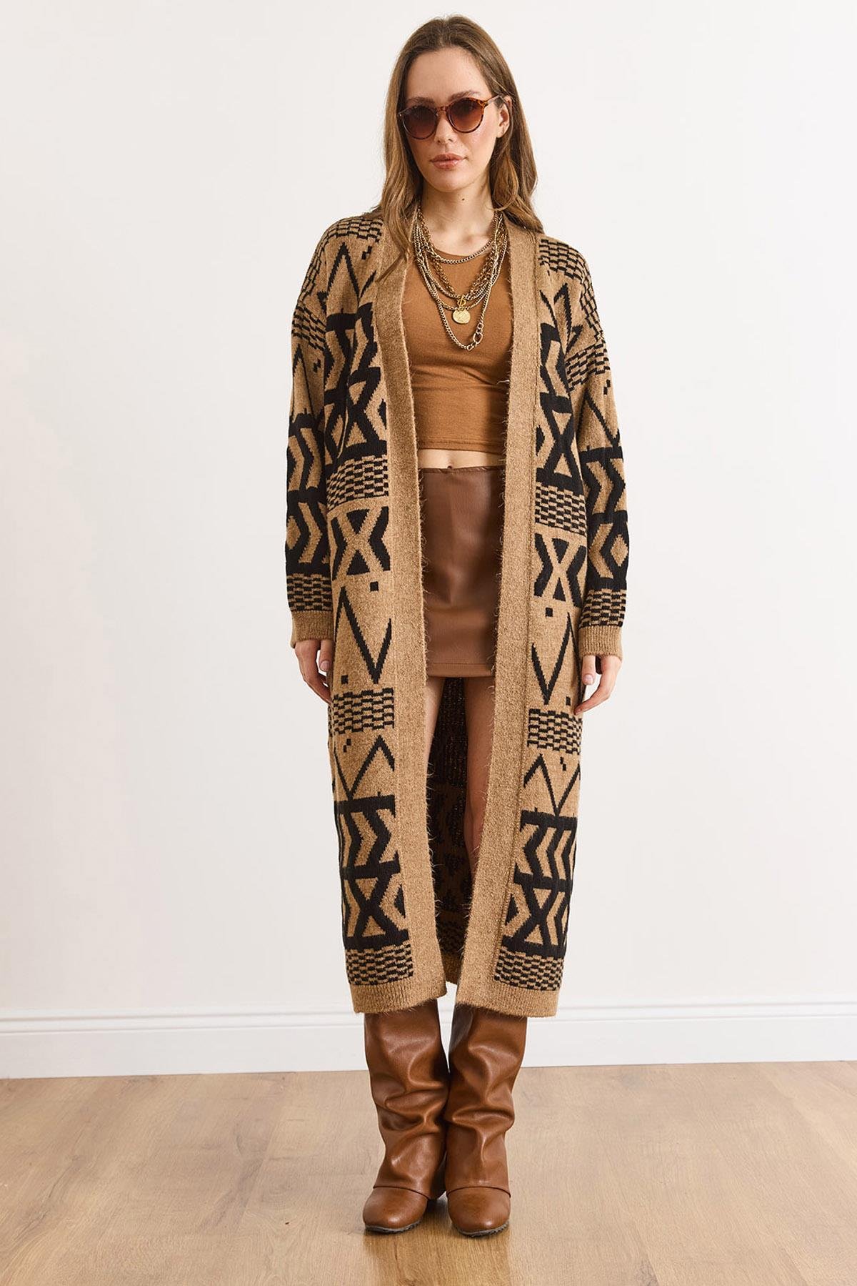 Etnik Desen Yumuşak Dokulu Uzun Triko Hırka Camel