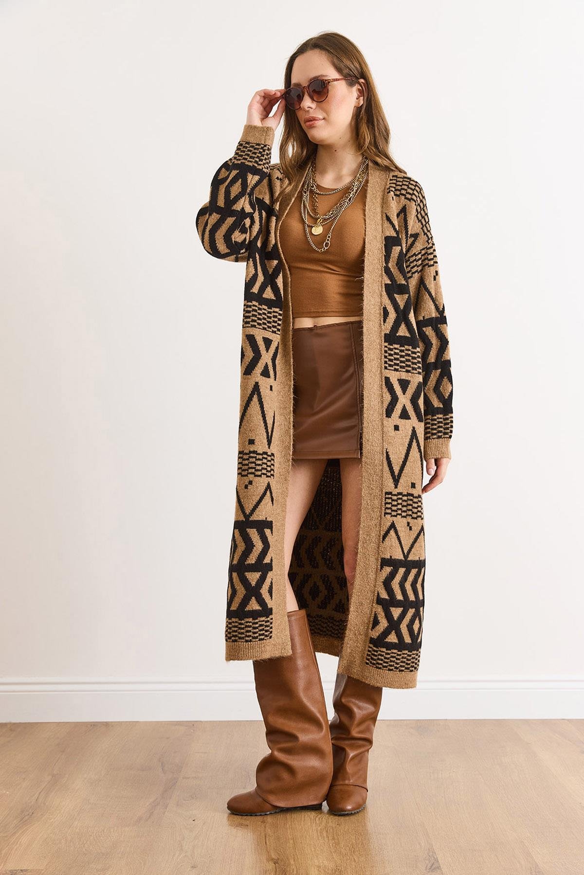 Etnik Desen Yumuşak Dokulu Uzun Triko Hırka Camel