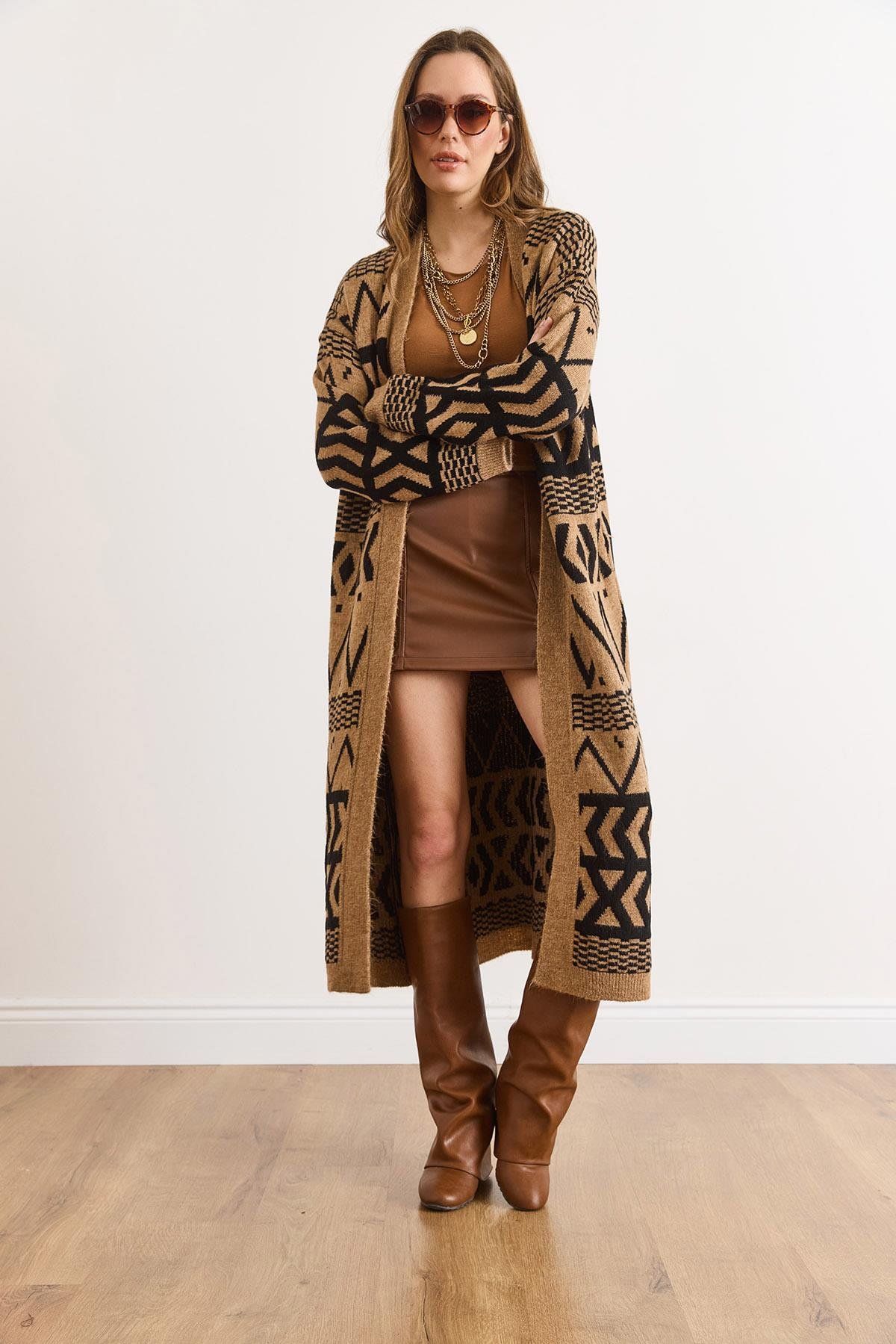 Etnik Desen Yumuşak Dokulu Uzun Triko Hırka Camel