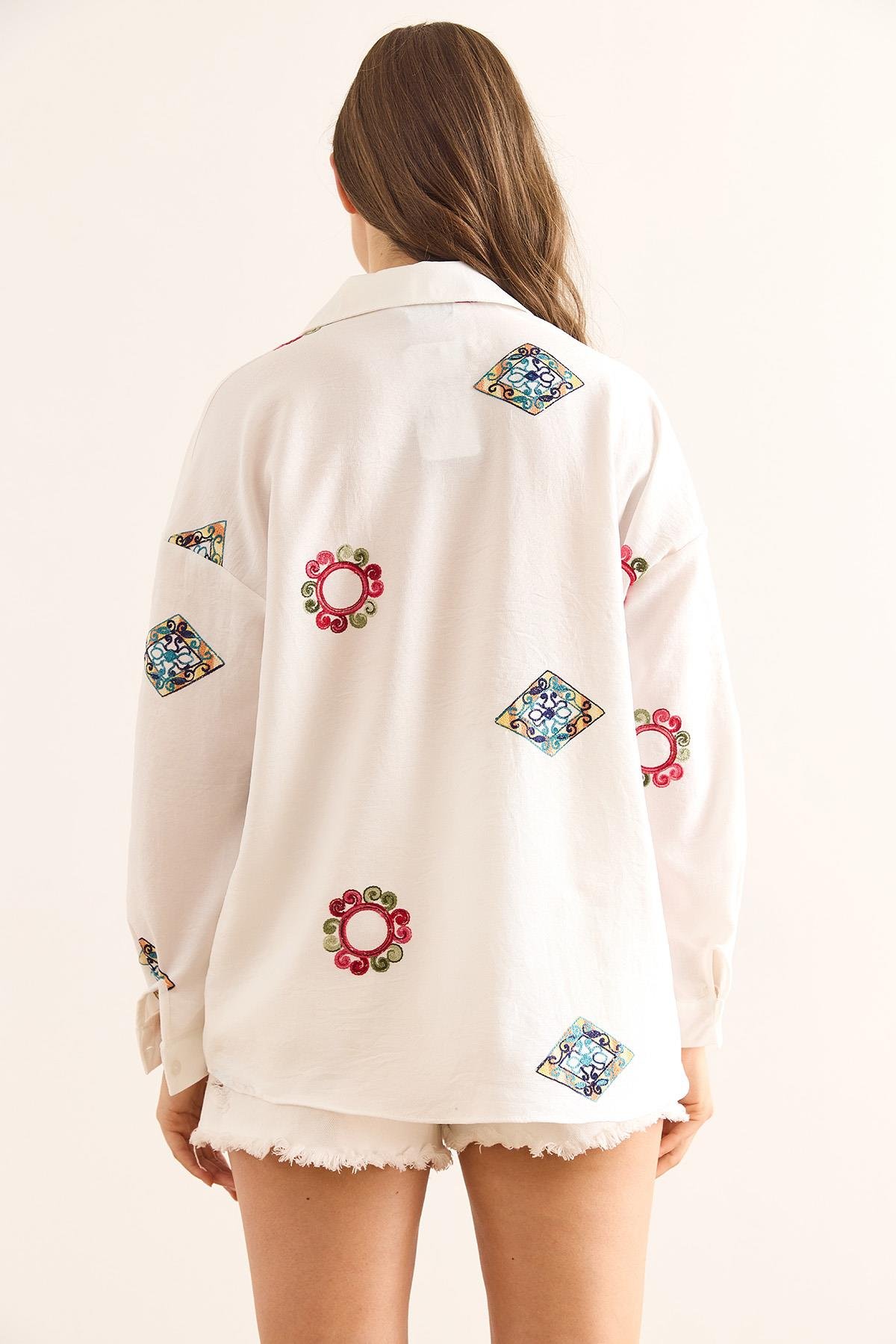 Etnik Nakış Detaylı Oversize Ayrobin Gömlek Beyaz