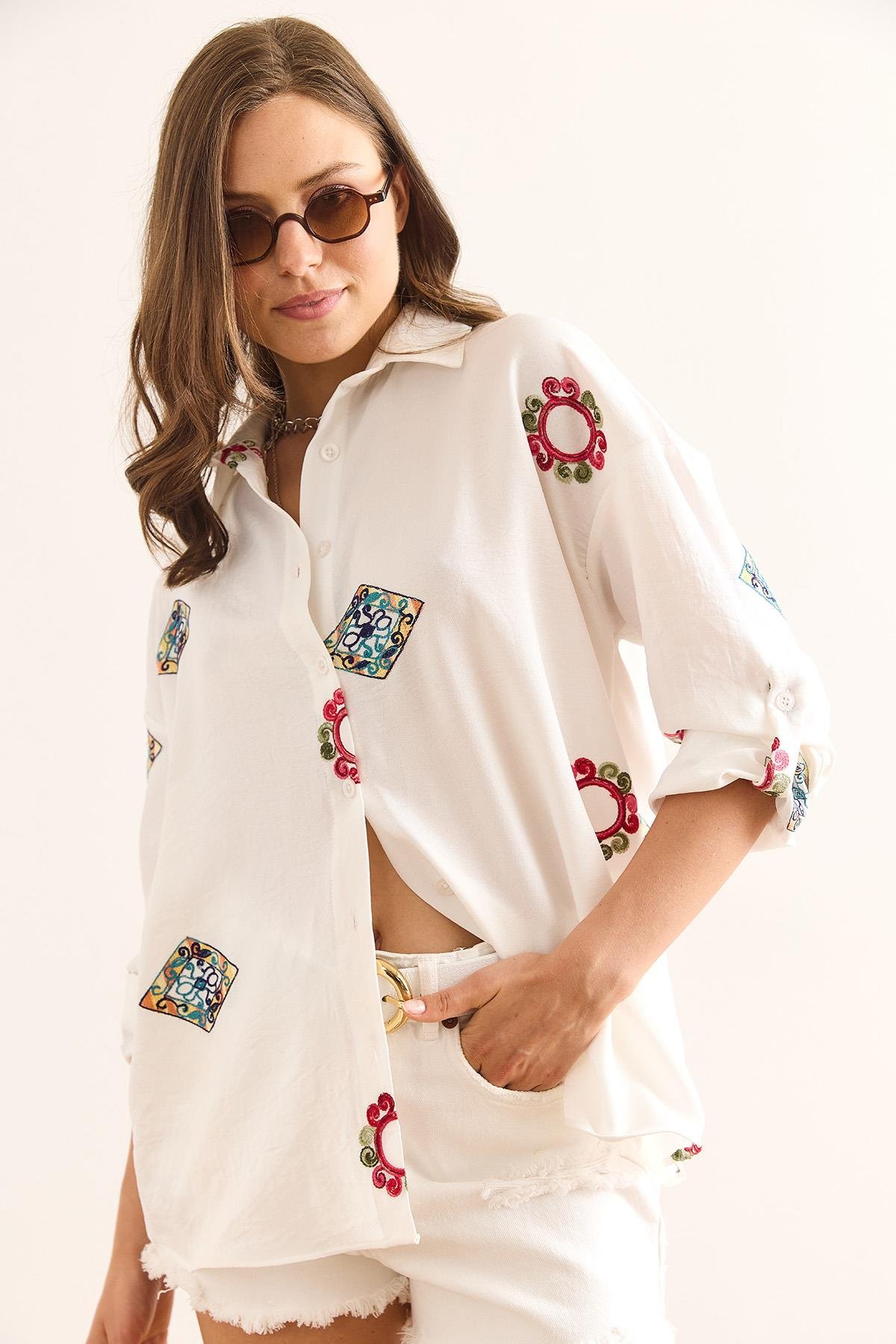 Etnik Nakış Detaylı Oversize Ayrobin Gömlek Beyaz