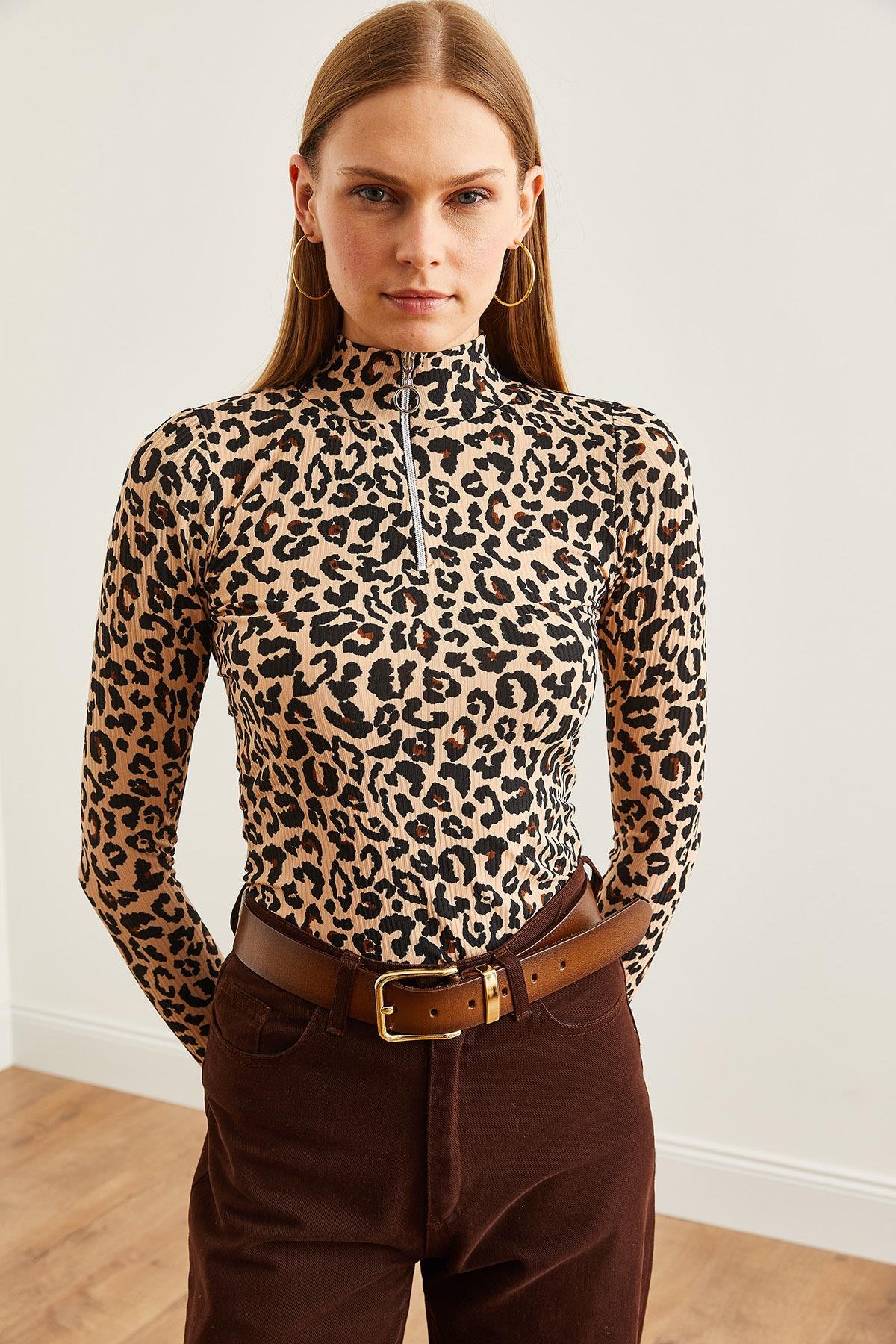 Fermuarlı Balıkçı Yaka Likralı Bluz Leopar Bej