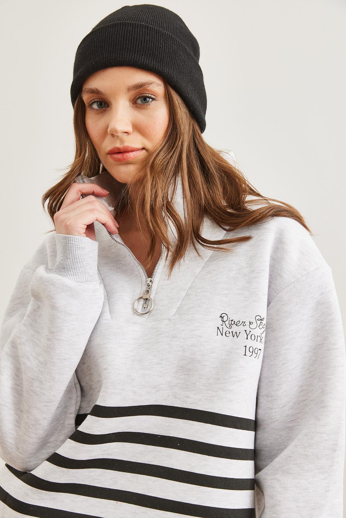 Fermuarlı Çizgili Şardonlu Sweatshirt Gri
