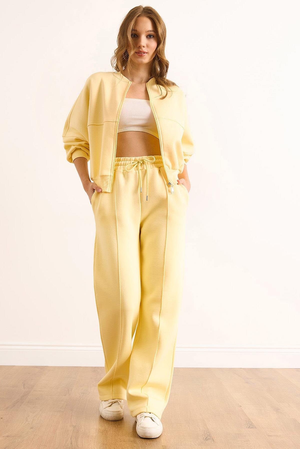 Fermuarlı Üst Dikiş Detaylı Alt Eşofman Takımı Sarı