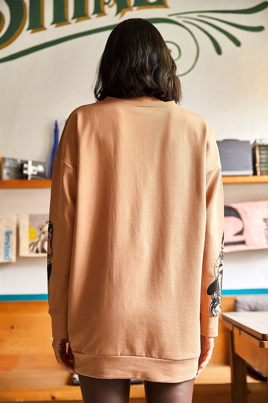Figürlü Oversize Sweatshirt Sütlü Kahve