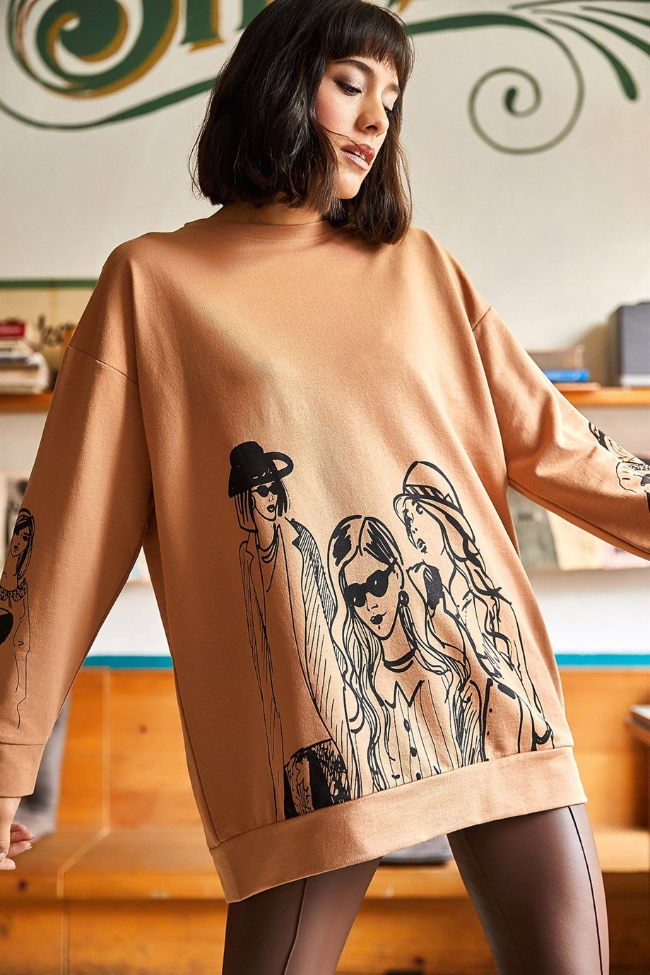 Figürlü Oversize Sweatshirt Sütlü Kahve