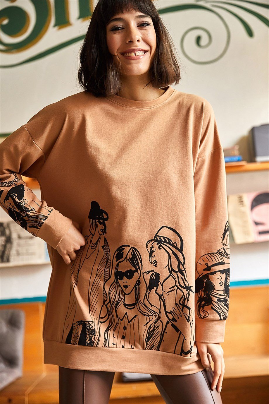 Figürlü Oversize Sweatshirt Sütlü Kahve