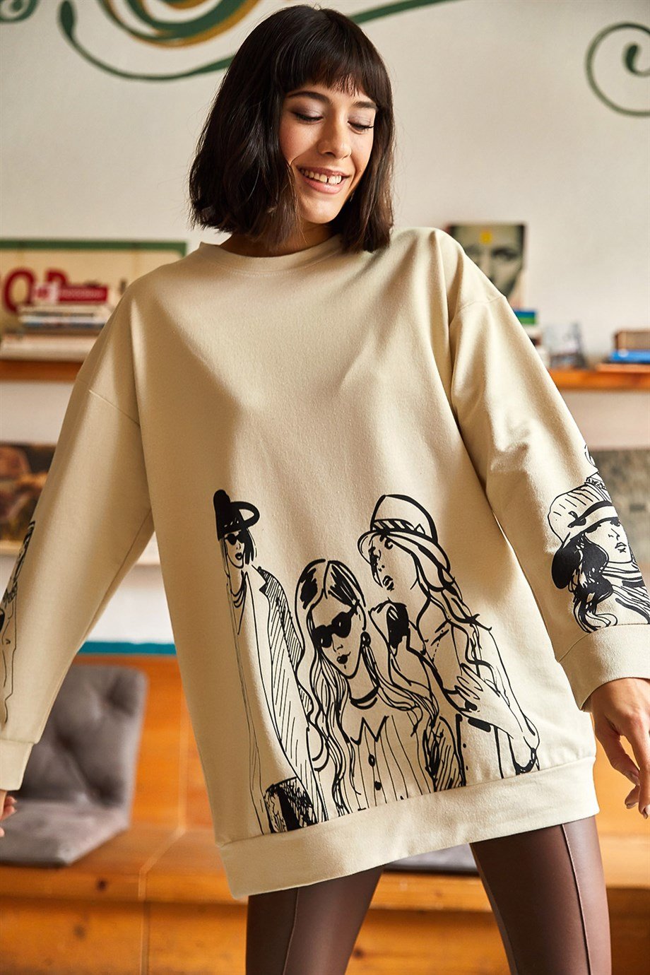 Figürlü Oversize Sweatshirt Taş