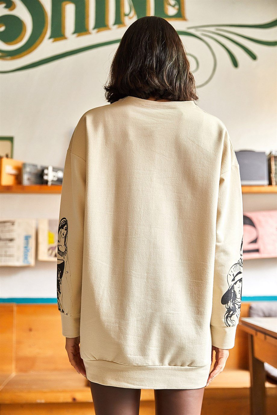 Figürlü Oversize Sweatshirt Taş