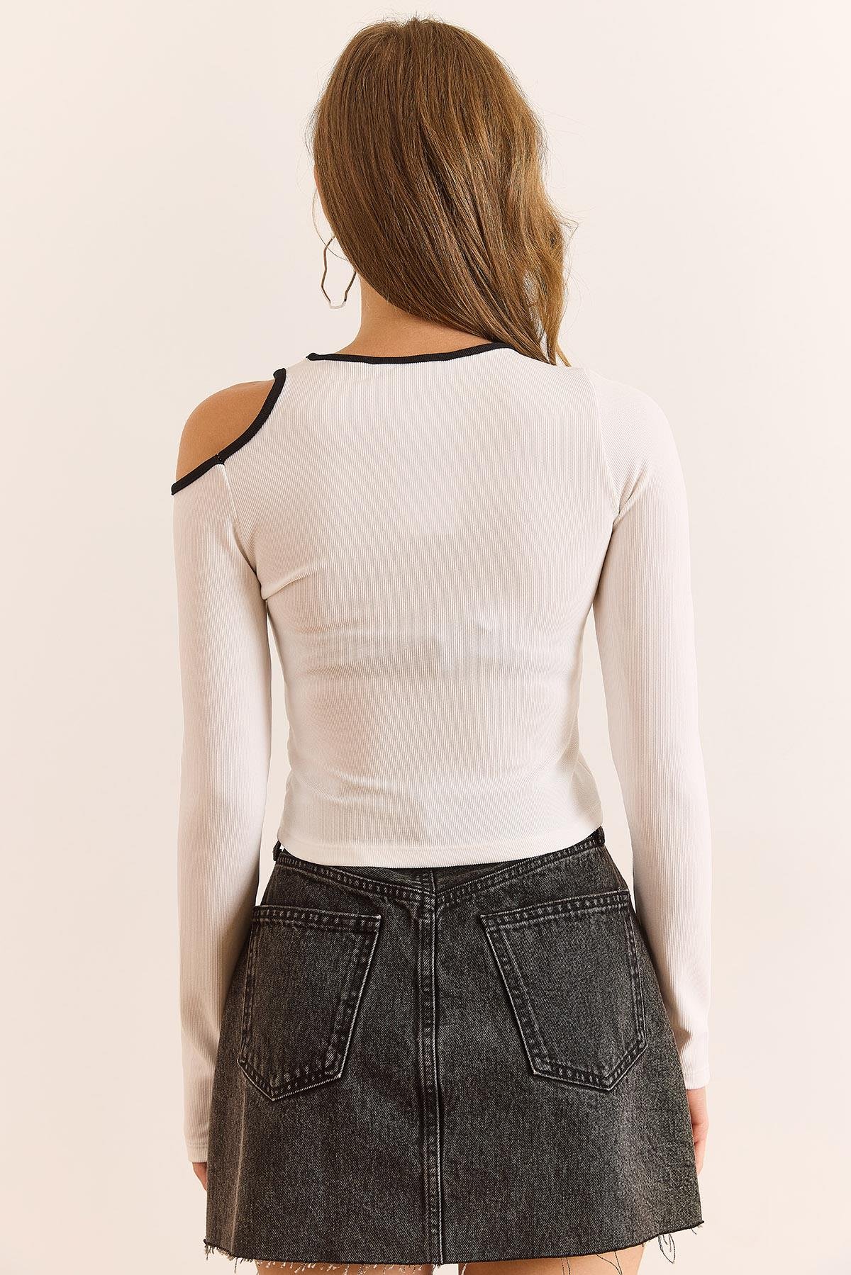 Fitilli Cut Out Detaylı Crop Bluz Beyaz