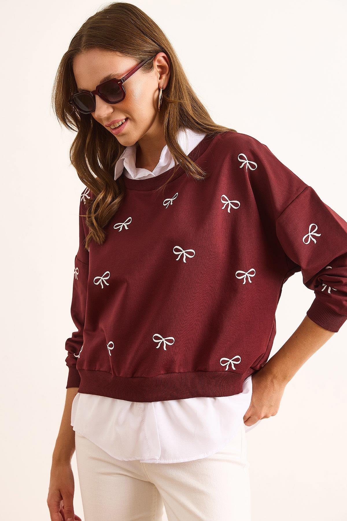 Fiyonk Baskılı Yaka Etek Gömlek Detaylı Oversize Sweatshirt Bordo Beyaz
