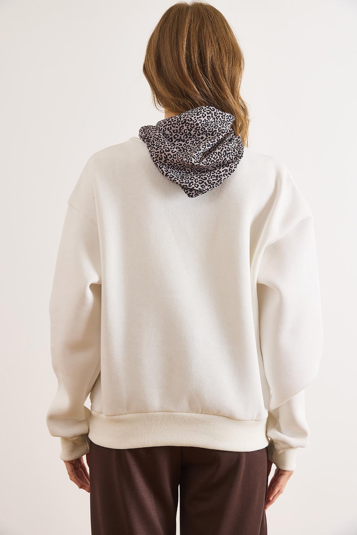 Fular Detaylı Şardonlu Sweatshirt Beyaz